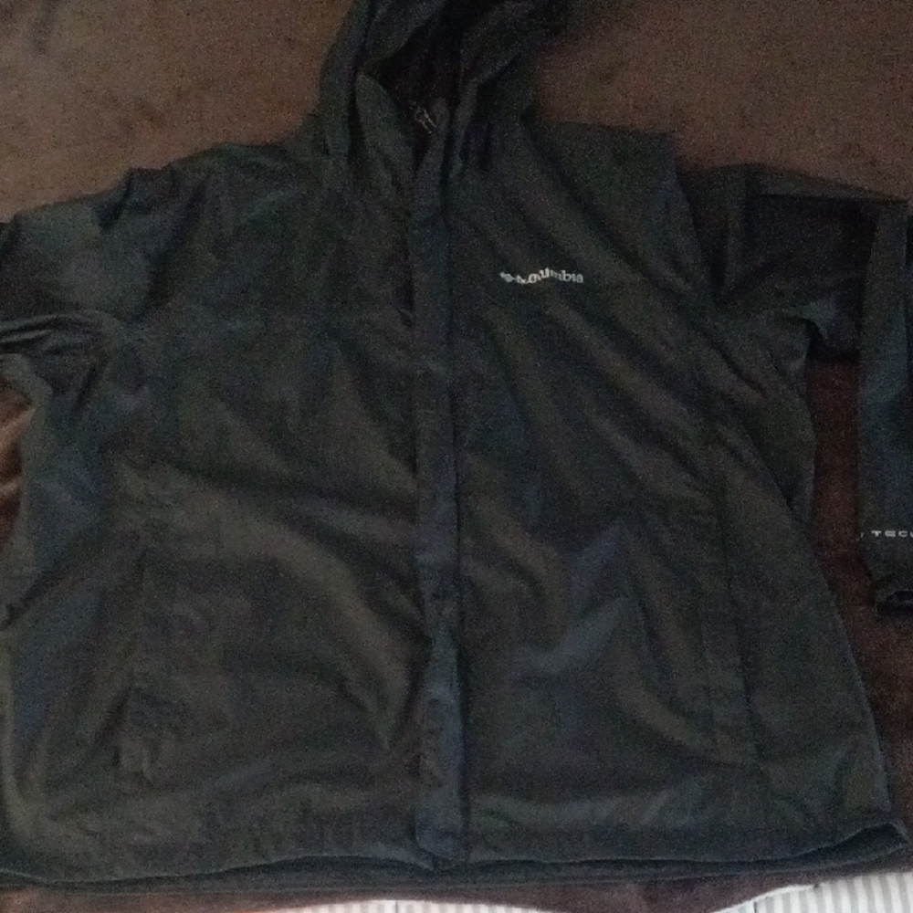 Columbia Black Windbreaker / Raincoat Weather-Resistant Hooded Design
